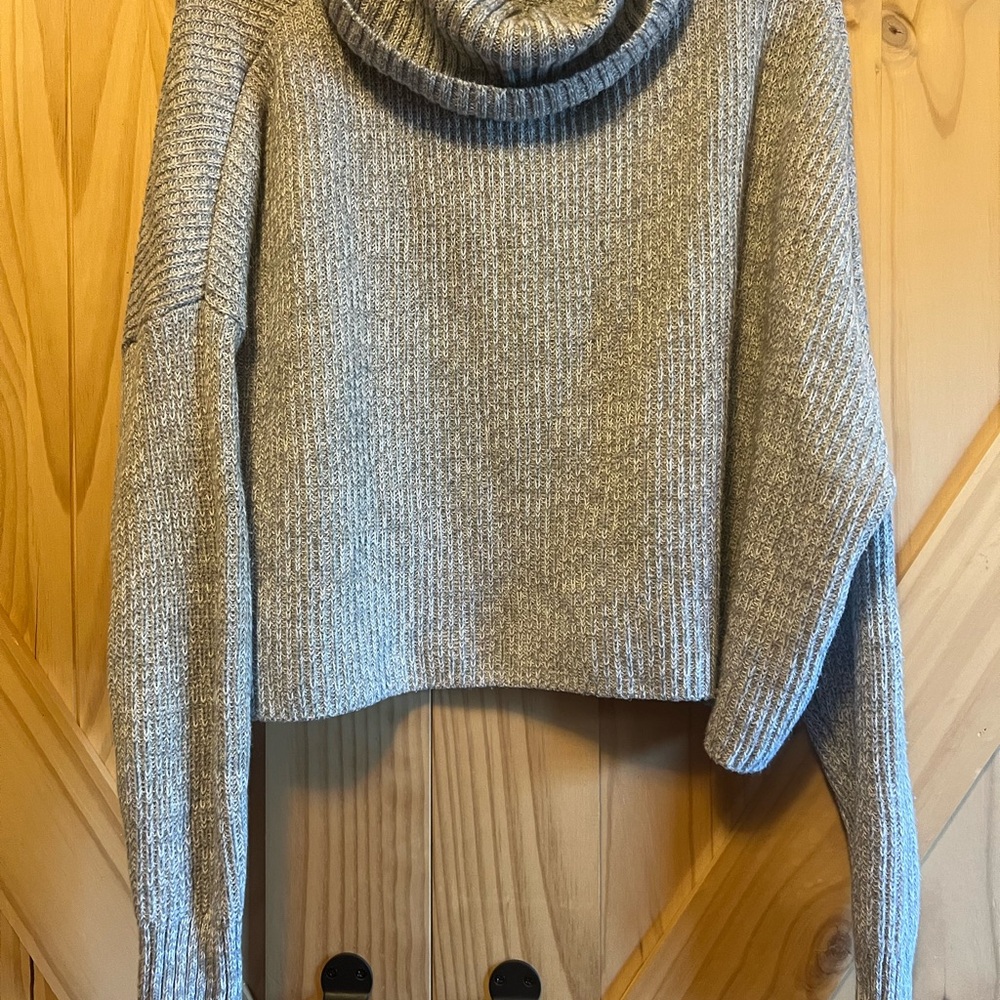 Hollister Cropped Gray Cowl Neck Sweater with Ribbed Detailing